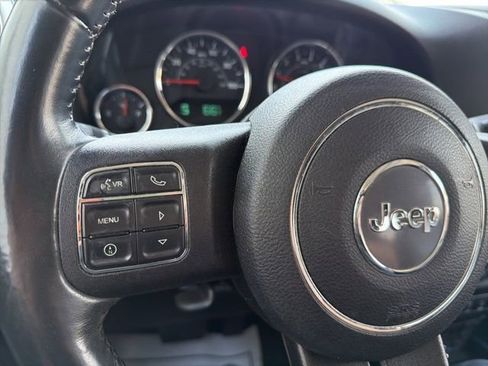 Used 2017 Jeep Wrangler Unlimited Sahara w/ Connectivity Group AWD/4WD image 27