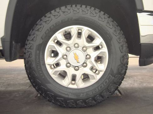 Used 2024 Chevrolet Silverado 2500 LT image 16