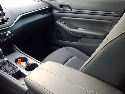 Used 2025 Nissan Altima 2.5 S image 12