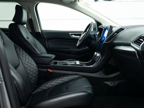 Used 2024 Ford Edge Titanium image 13
