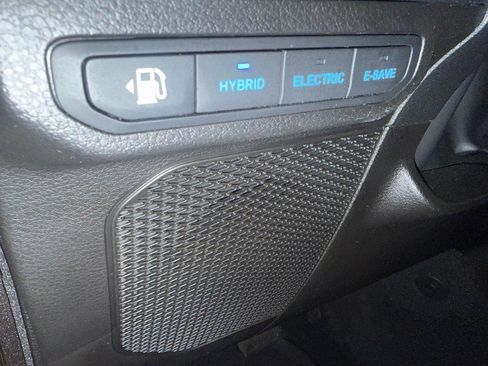 Used 2025 Jeep Wrangler Sahara image 30