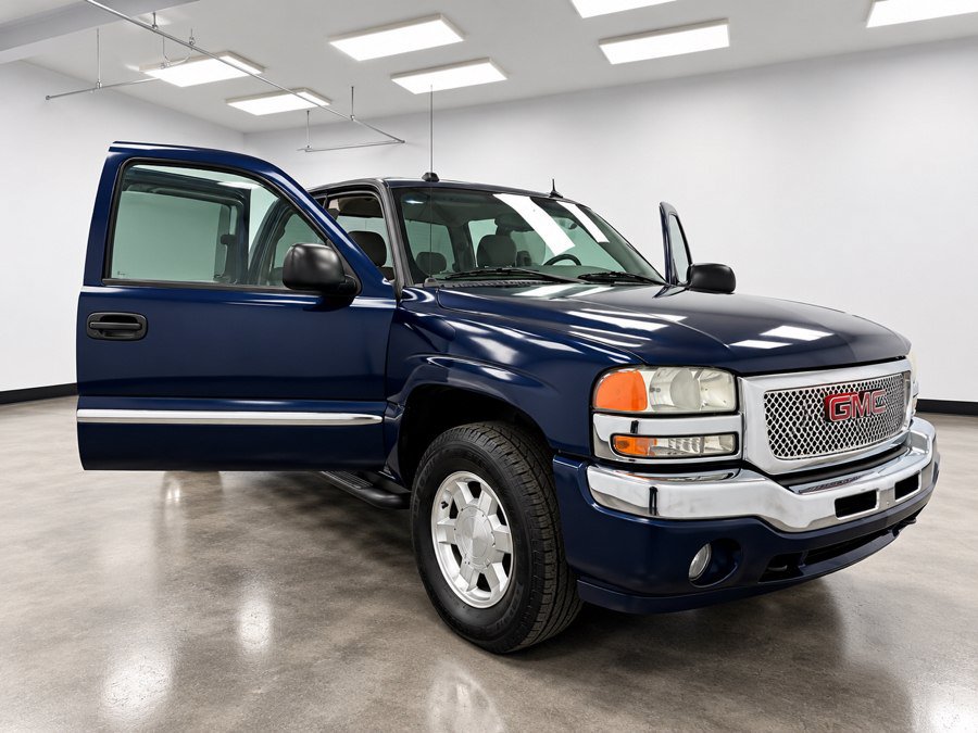 Used 2005 GMC Sierra 1500 SLE w/ Safe And Sound Package AWD/4WD image 18
