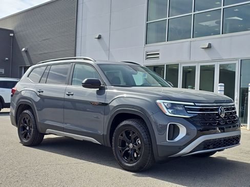 New 2026 Volkswagen Atlas Peak Edition AWD/4WD image 3