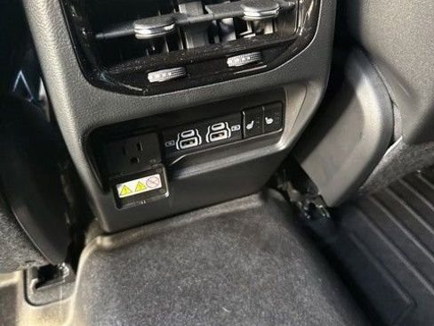 Used 2025 Jeep Grand Cherokee Limited w/ Black Appearance Package image 22