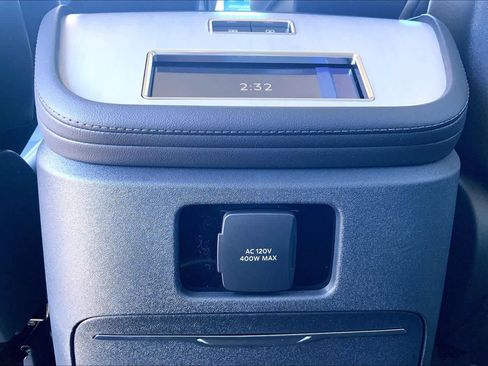 New 2025 Lincoln Navigator L Reserve AWD/4WD image 18