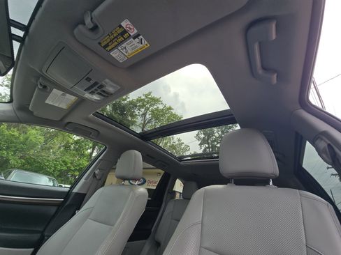 Used 2015 Toyota Highlander Limited Platinum AWD/4WD image 3