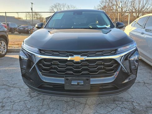 Used 2025 Chevrolet Trax LS w/ Driver Confidence Package image 2