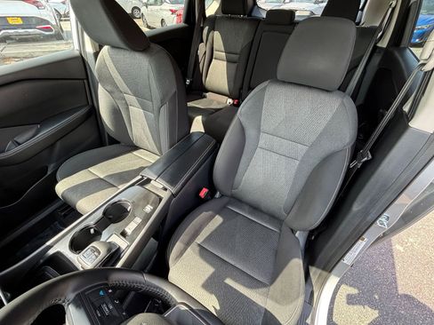 Used 2025 Nissan Rogue SV FWD image 37