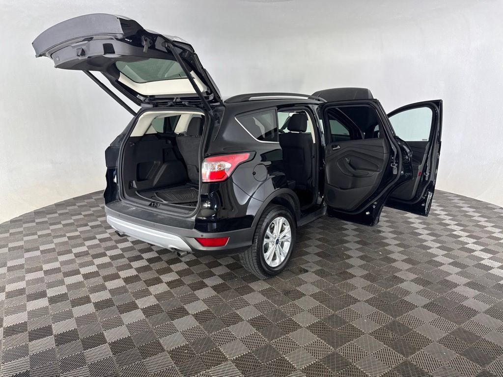 Used 2017 Ford Escape SE w/ Equipment Group 201A FWD image 15