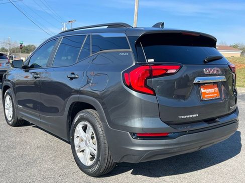 Used 2021 GMC Terrain SLE w/ Driver Convenience Package image 6