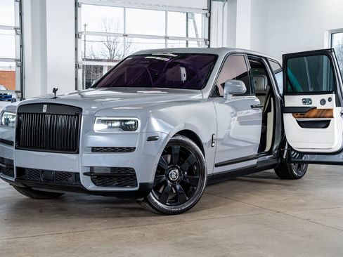 Used 2019 Rolls-Royce Cullinan image 2