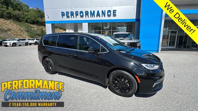Used 2025 Chrysler Pacifica Select FWD image 1