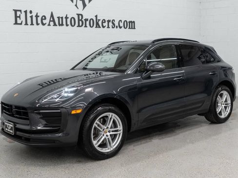 Used 2023 Porsche Macan AWD/4WD image 35