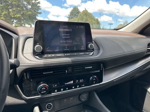 Used 2022 Nissan Rogue SV AWD/4WD image 23