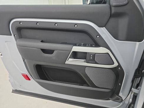 Certified 2021 Land Rover Defender 90 First Edition image 26