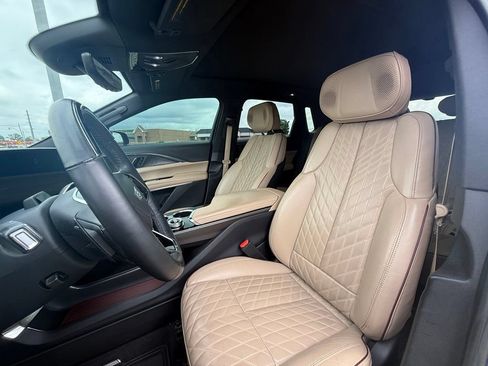 Certified 2024 Cadillac Lyriq Luxury w/ Nappa Leather Package AWD/4WD image 28