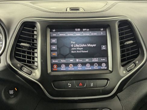 Used 2021 Jeep Cherokee Latitude Lux w/ Comfort/Convenience Group FWD image 18