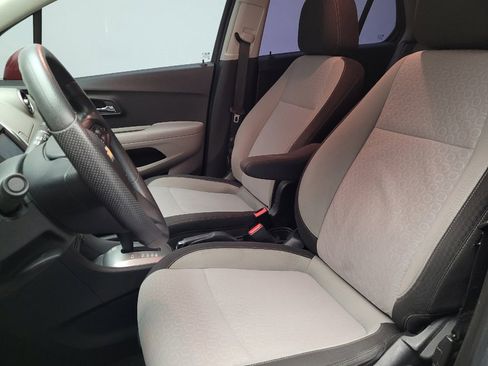 Used 2015 Chevrolet Trax LS image 17