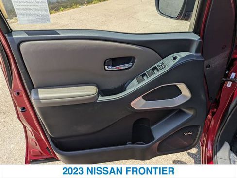 Used 2023 Nissan Frontier SV w/ SV Convenience Package RWD image 12