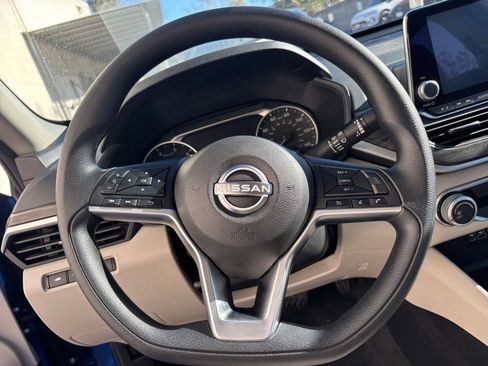 Used 2025 Nissan Altima 2.5 SV image 28