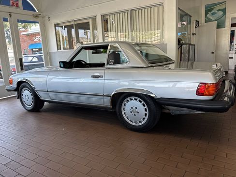 Used 1989 Mercedes-Benz 560 SL image 4
