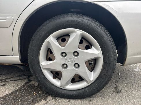 Used 2004 Hyundai Elantra GLS FWD image 20