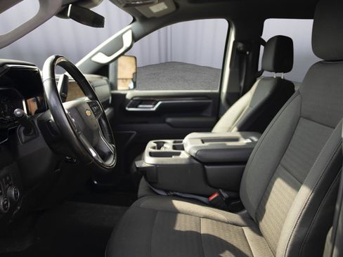 Used 2025 Chevrolet Silverado 2500 LT w/ Convenience Package AWD/4WD image 2