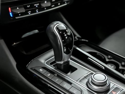 Used 2018 Maserati Levante image 34