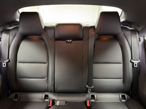 Used 2014 Mercedes-Benz CLA 250 image 32