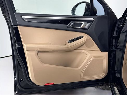 Used 2021 Porsche Macan image 22