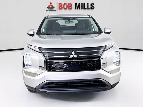 New 2026 Mitsubishi Outlander ES FWD image 2