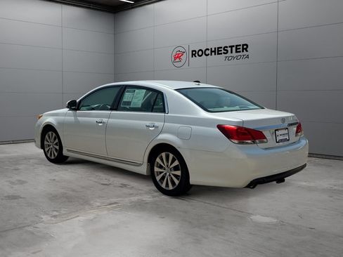 Used 2012 Toyota Avalon Limited FWD image 3
