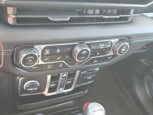 Used 2025 Jeep Gladiator Sport AWD/4WD image 18