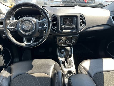 Used 2018 Jeep Compass Latitude image 4