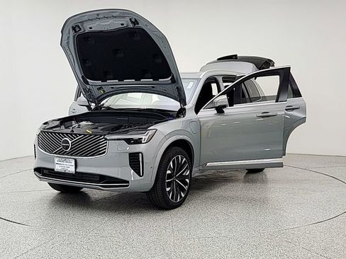 New 2026 Volvo XC90 T8 Plus w/ Protection Package Premier AWD/4WD image 9