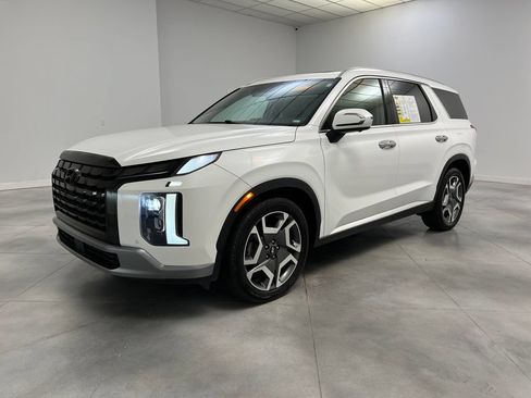 Used 2024 Hyundai Palisade SEL w/ Premium Package FWD image 4