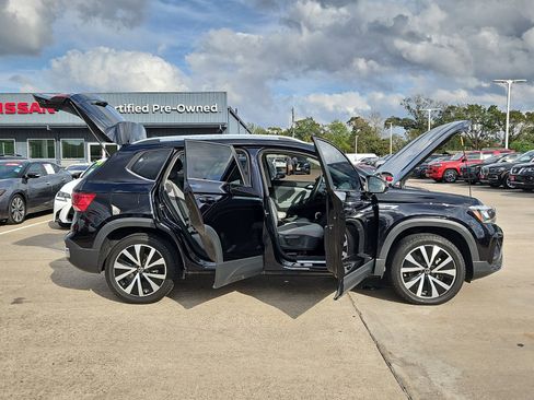 Used 2022 Volkswagen Taos SE image 12