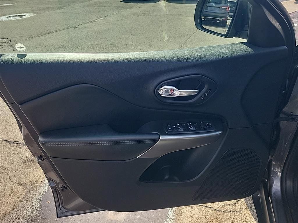 Used 2019 Jeep Cherokee Limited AWD/4WD image 15