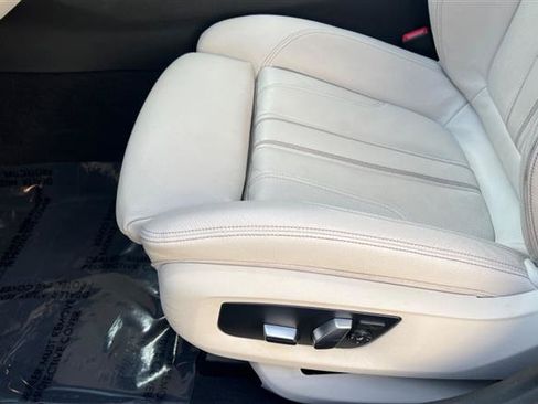 Used 2018 BMW 530e RWD image 38