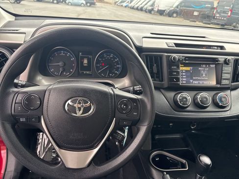 Used 2018 Toyota RAV4 LE image 54