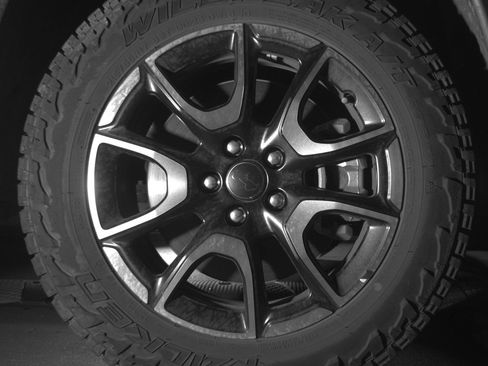 Used 2025 Jeep Compass Trailhawk AWD/4WD image 13