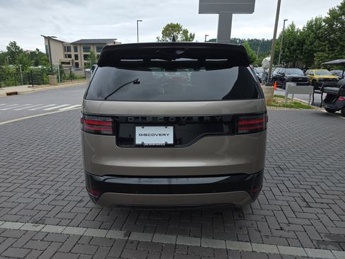 Certified 2025 Land Rover Discovery Dynamic SE image 6