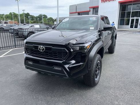 Certified 2024 Toyota Tacoma TRD Off-Road AWD/4WD image 4