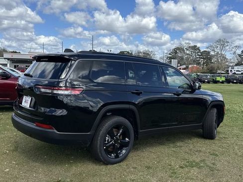 New 2026 Jeep Grand Cherokee L Limited w/ Limited Altitude Package AWD/4WD image 11