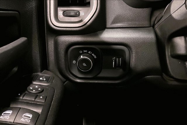 Used 2024 RAM 2500 Tradesman w/ Chrome Appearance Group AWD/4WD image 39