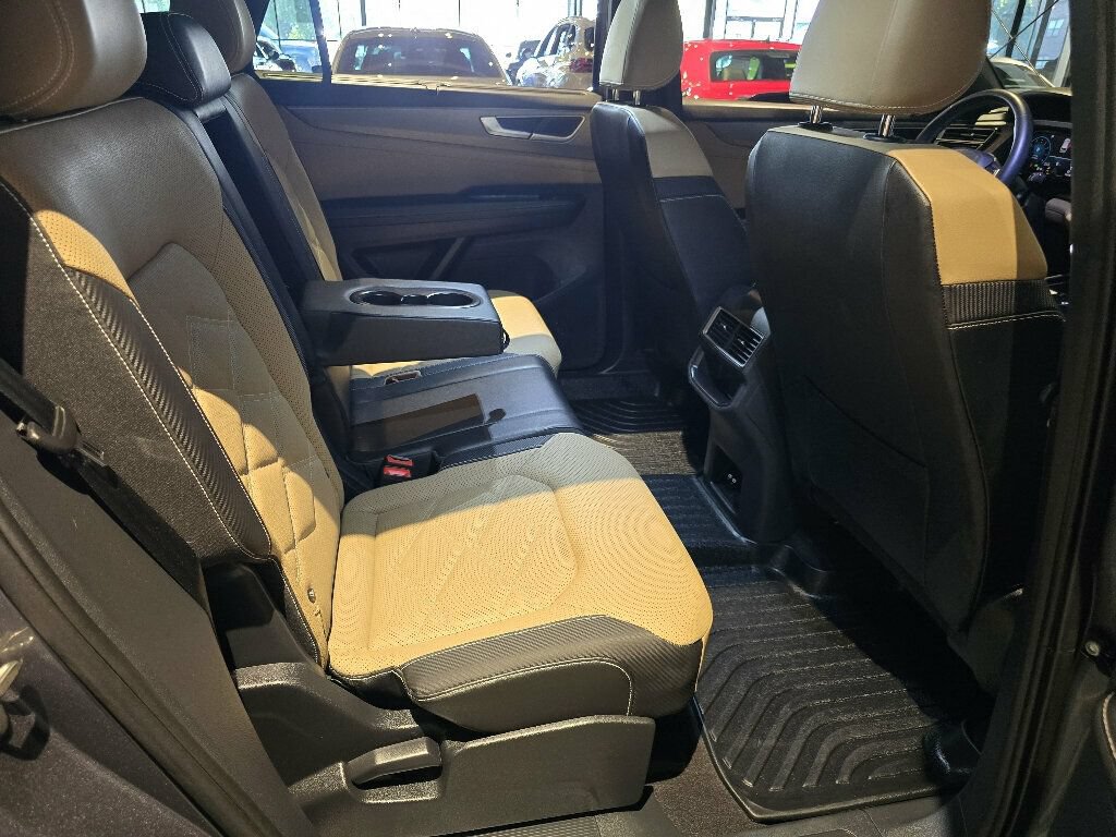 Used 2024 Volkswagen Atlas Cross Sport SE w/ Panoramic Sunroof Package FWD image 27