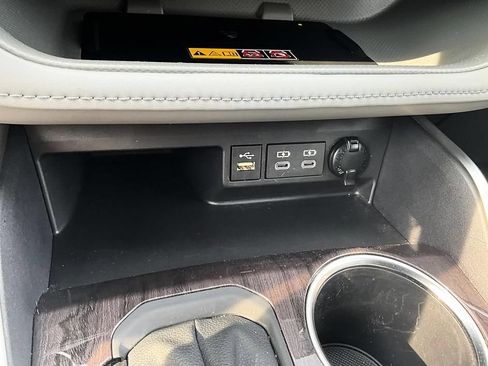 Used 2026 Toyota Highlander Limited AWD/4WD image 26