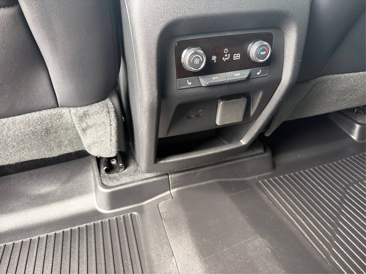 Used 2024 Chevrolet Traverse RS w/ LPO, Floor Liner Package AWD/4WD image 18