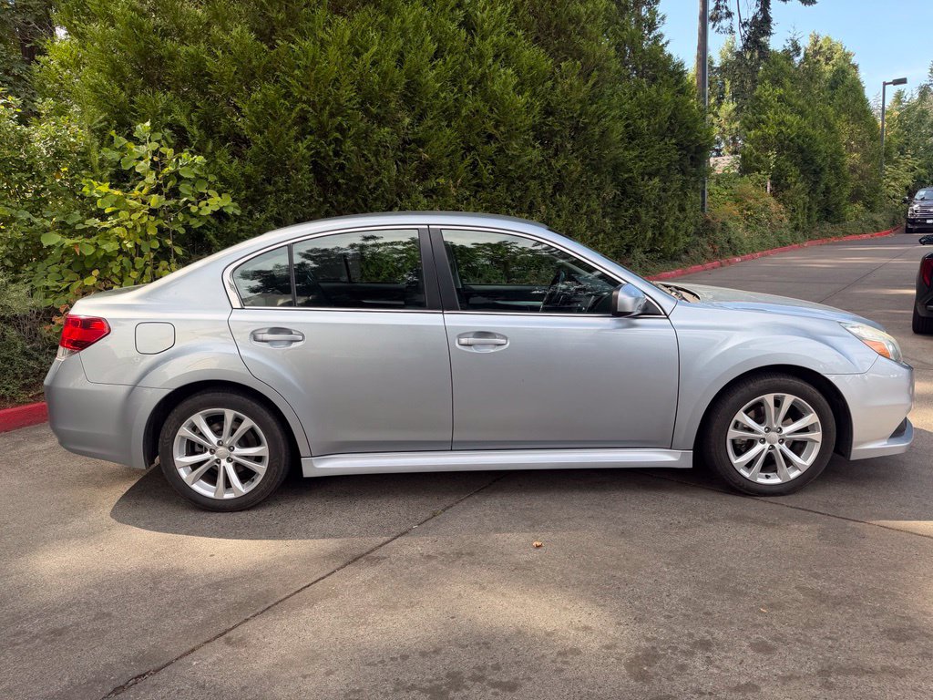 Used 2013 Subaru Legacy 2.5i Premium AWD/4WD image 2