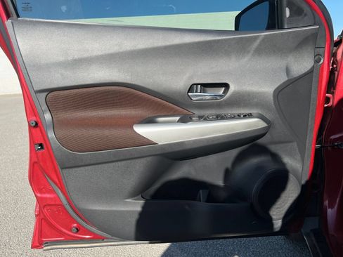 Used 2019 Nissan Kicks SR w/ Interior Electronics Package FWD image 18